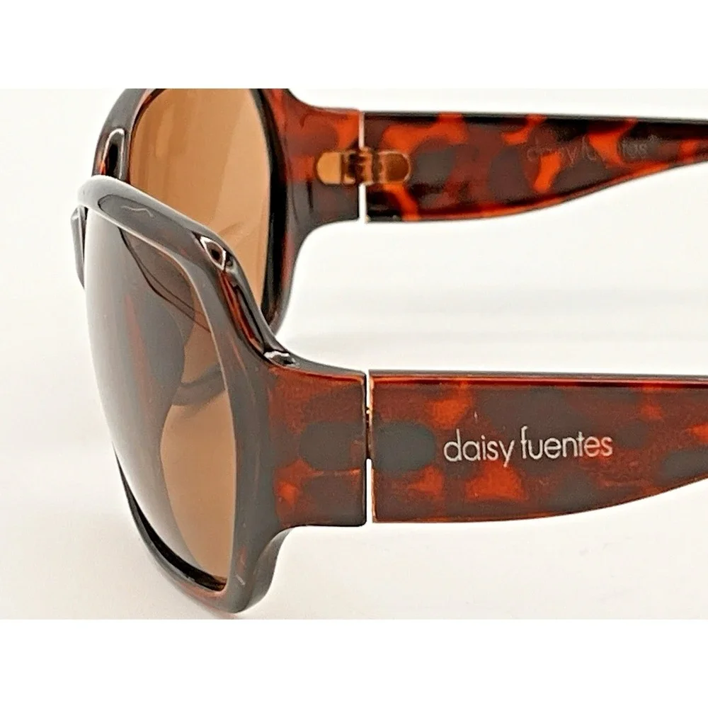 Daisy Fuentes Womens Brown Tortoise Fashion Sunglasses